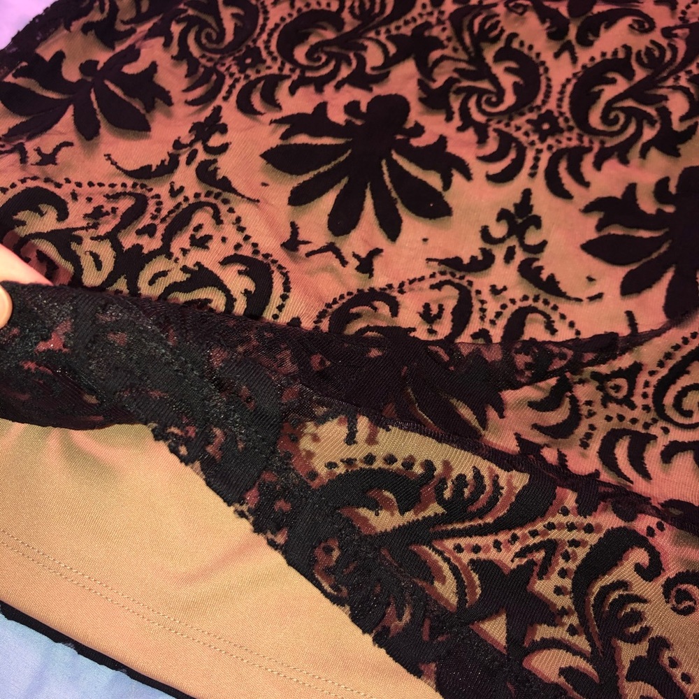 Lace dress - Picture 2 of 5